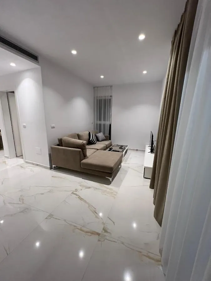Mumbas Apartment 3 هيماري
